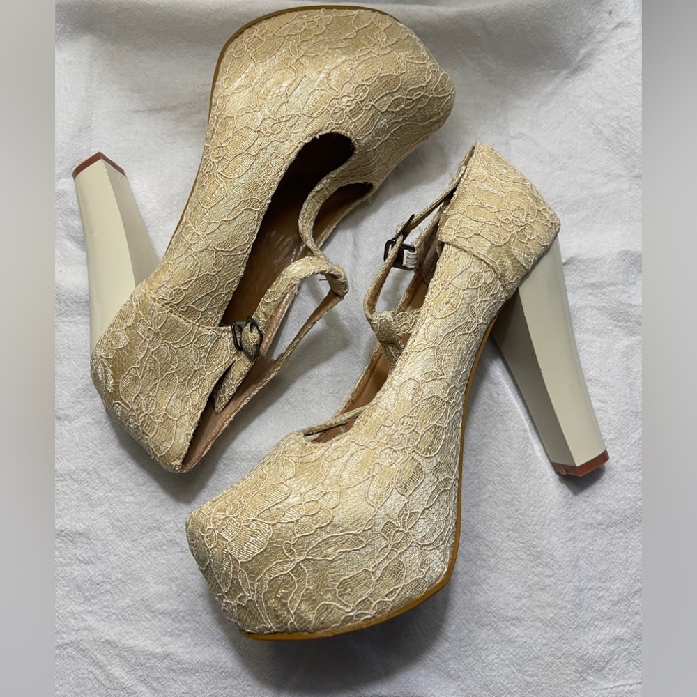 Women’s 6.5 Cream Maryjane strap Platform 5” Heels